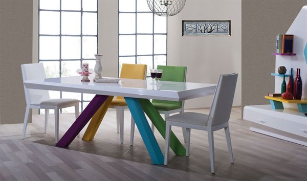 modern renkli yemek masasi