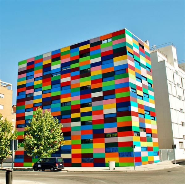 Dış Cepheleri Rengarenk Boyanmış Binalar
